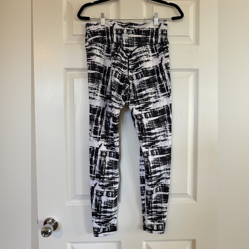 Buffbunny Black and White Print Leggings - Picture 3 of 6